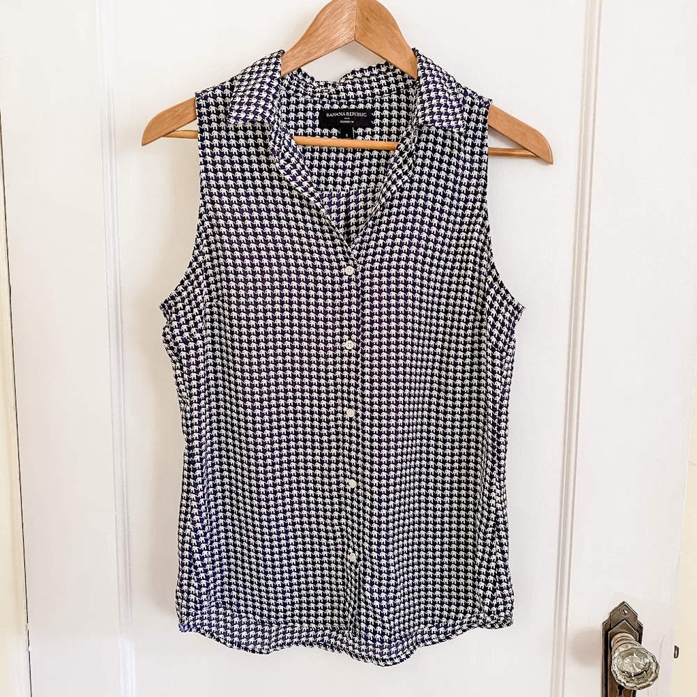 Banana Republic Houndstooth Elephant Sleeveless Blouse Small Navy/White